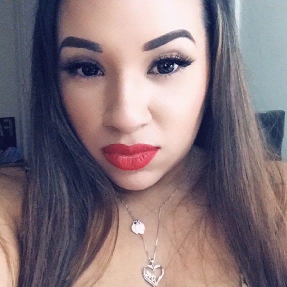 Meet your Posher, Liz - Picture 1 of 1